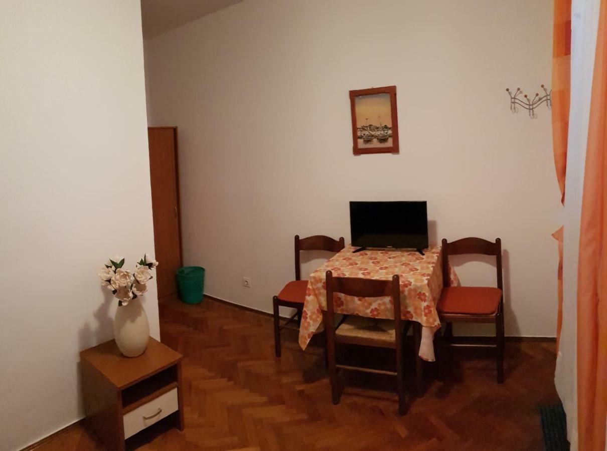 Apartment Muzic Малий Лошинь Екстер'єр фото